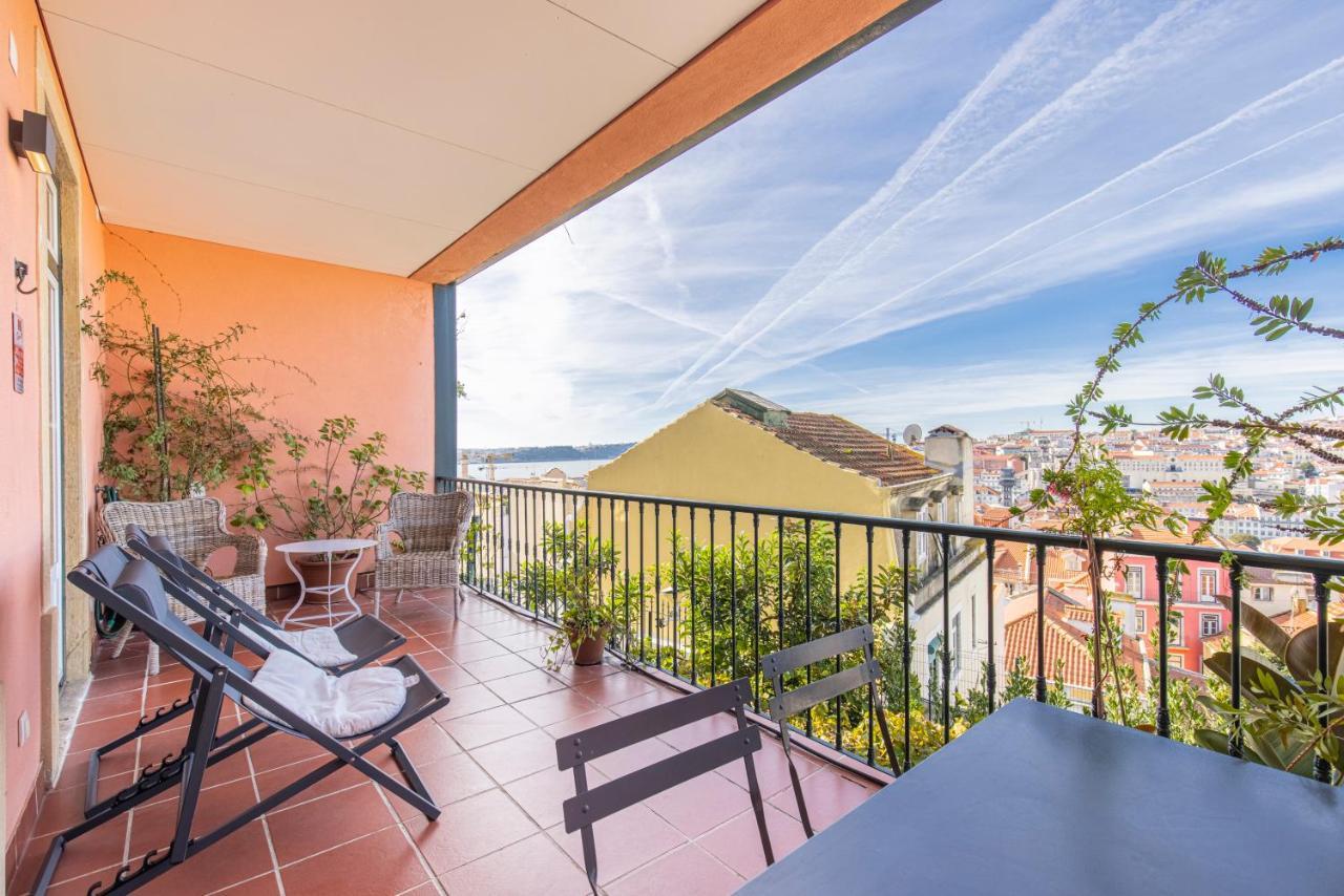 Castelo Design Aparment W/ Balcony & Super View By Lovelystay Лісабон Екстер'єр фото