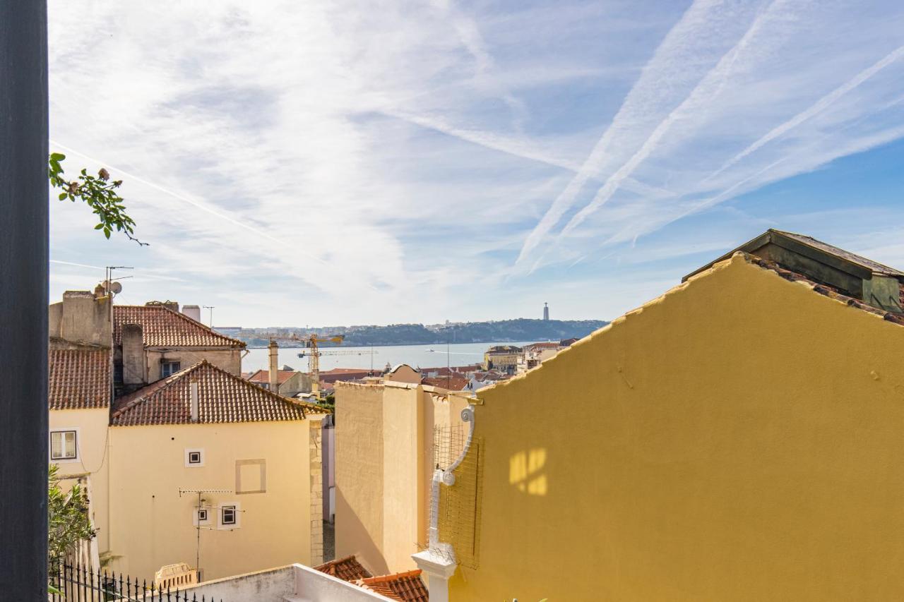 Castelo Design Aparment W/ Balcony & Super View By Lovelystay Лісабон Екстер'єр фото