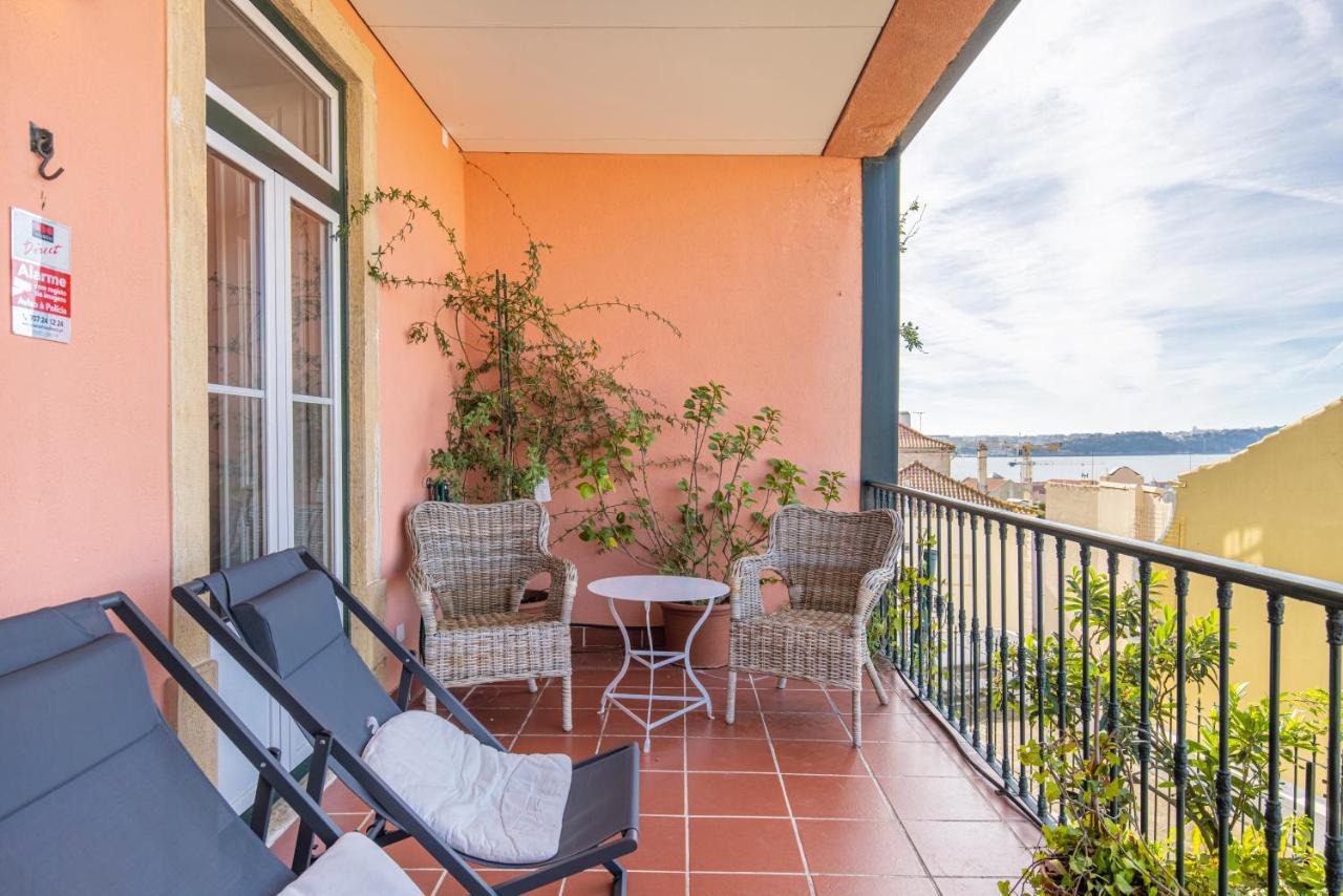 Castelo Design Aparment W/ Balcony & Super View By Lovelystay Лісабон Екстер'єр фото